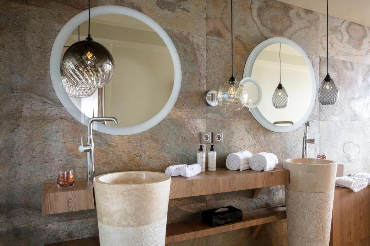 Salle de bains dans l'établissement Grandes Rousses Hotel & Spa