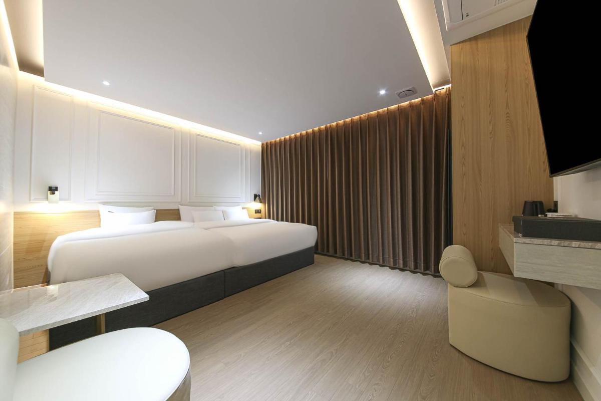 Brown Dot Hotel Pyeonghwa plaza - Housity