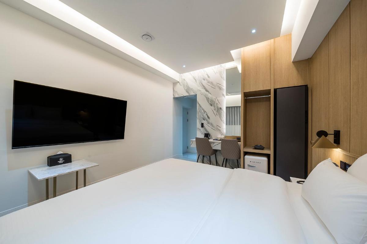 Brown Dot Hotel Pyeonghwa plaza - Housity