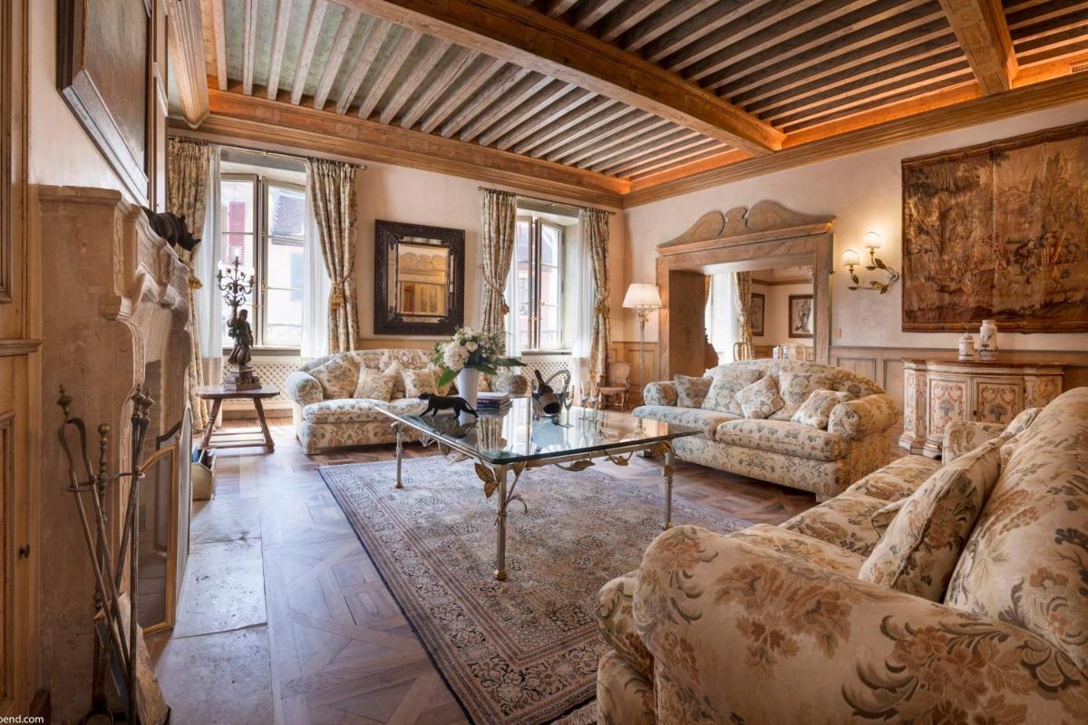 Annecy Historical Center - 165 square meter - 3 bedrooms & 3 bathrooms - Housity