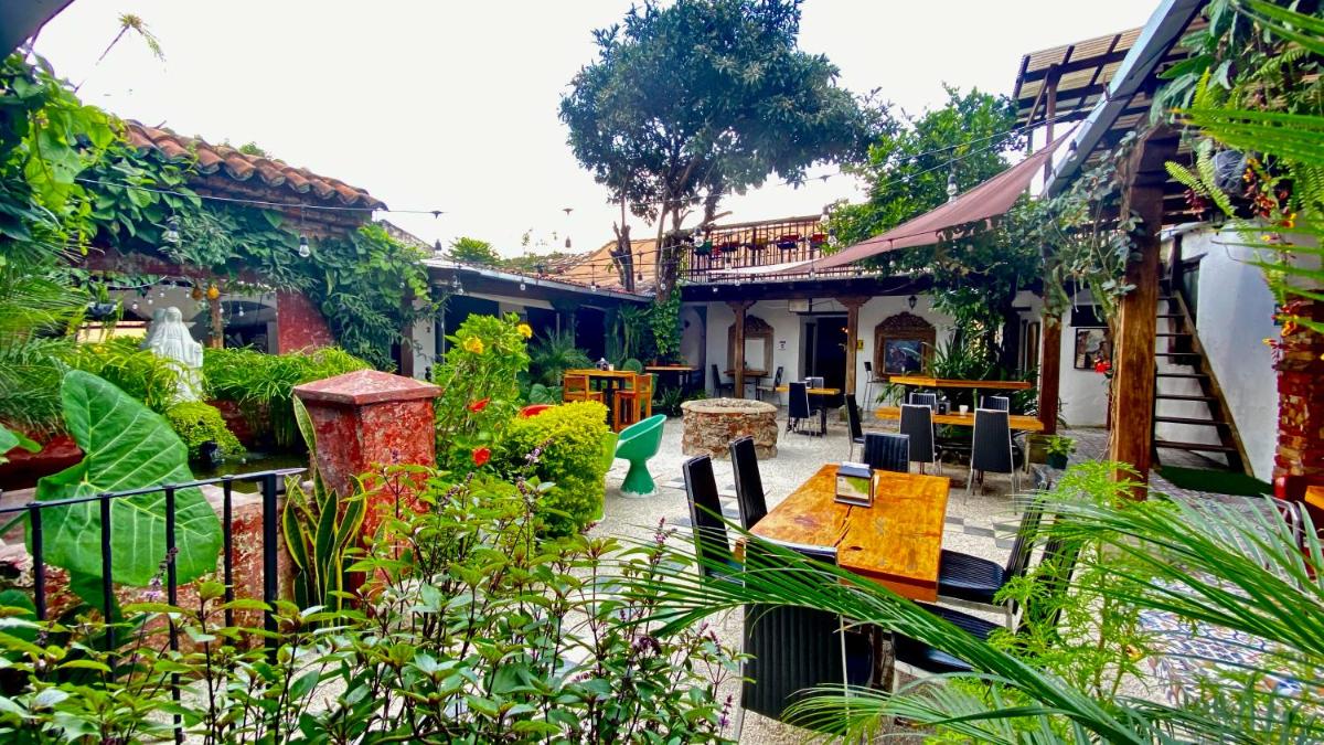 Nikikot Hostel & Hotel - Housity
