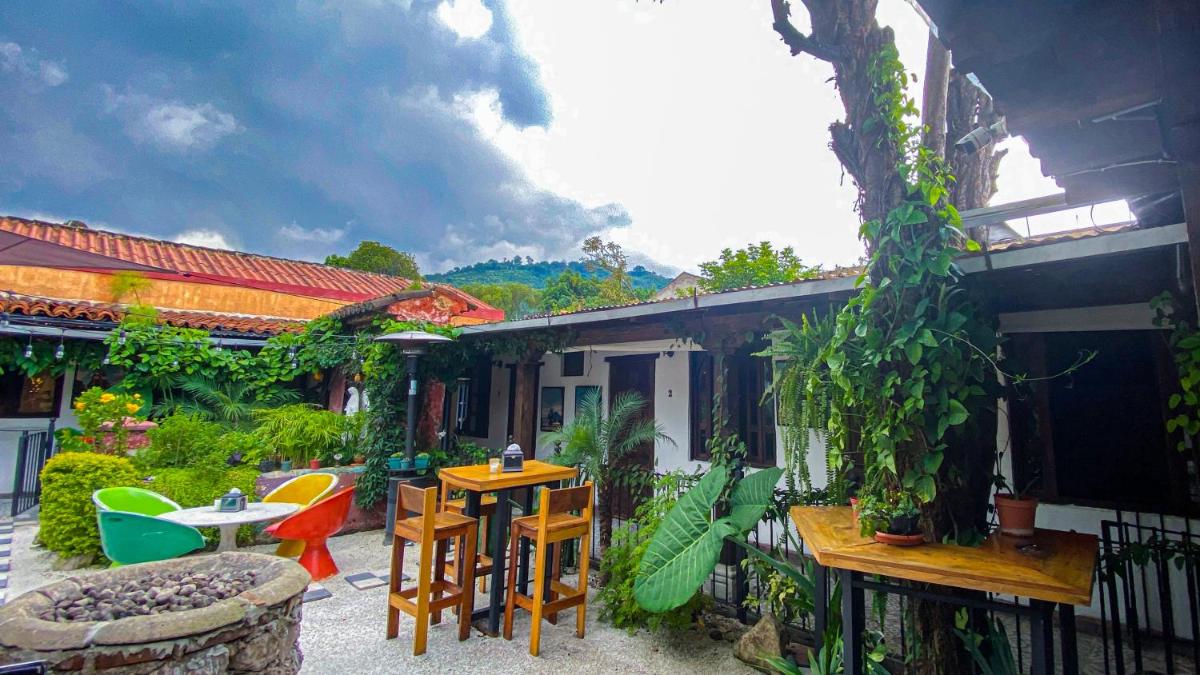 Nikikot Hostel & Hotel - Housity
