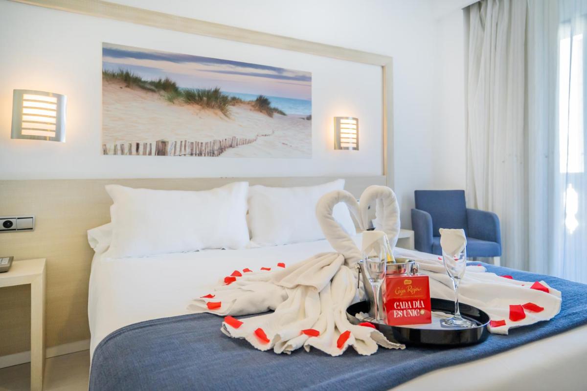 Cama o camas de una habitación en Hotel Spa Cádiz Plaza