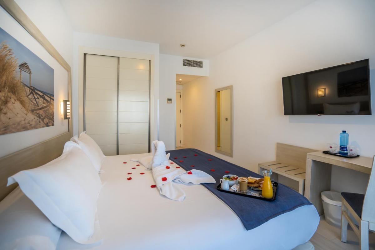 Cama o camas de una habitación en Hotel Spa Cádiz Plaza