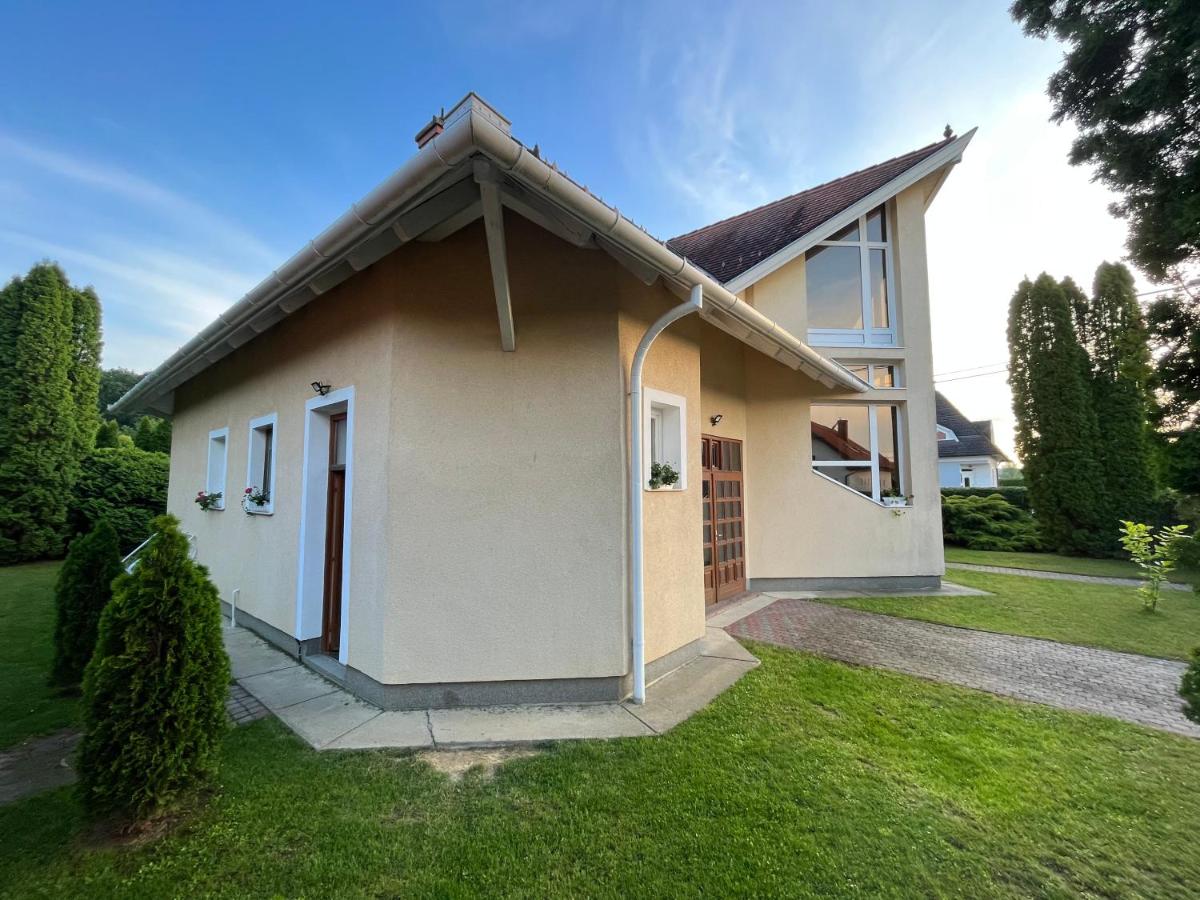 Mol-Ker-Vill Apartment - Housity