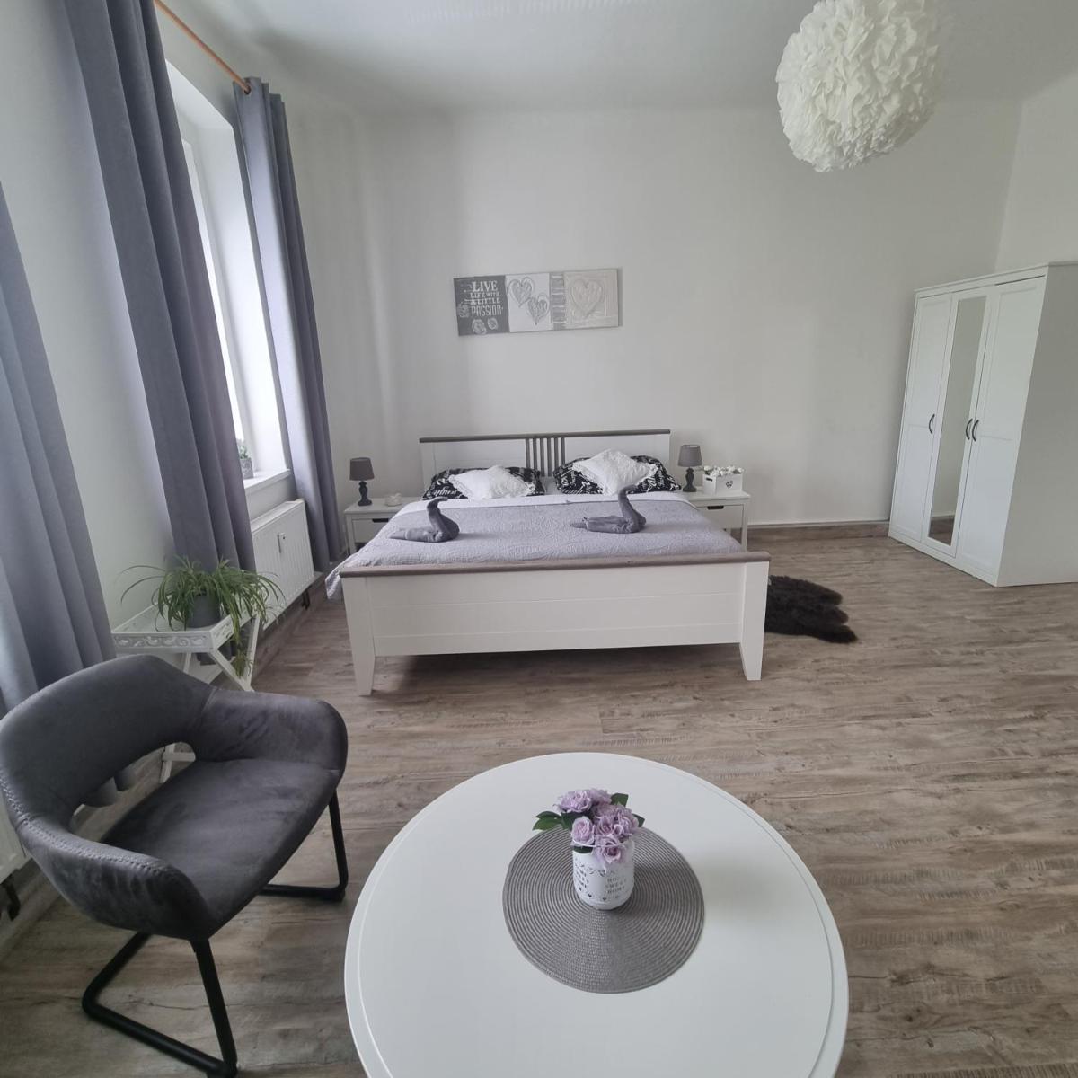 Černý Tulipán - Apartmán 4 - Housity