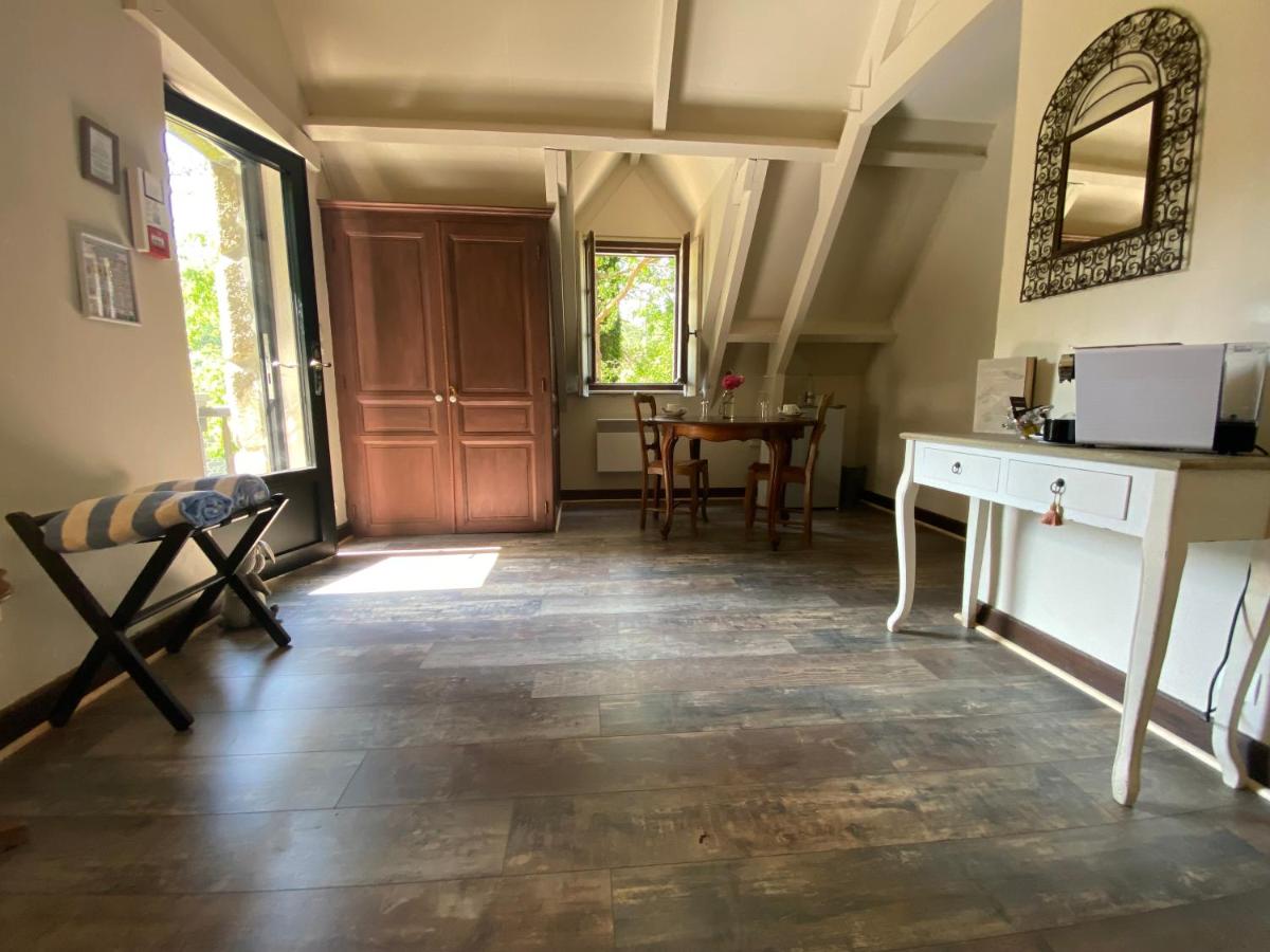 Cuisine ou kitchenette dans l'établissement Les Moulins Du Duc ÉCOLODGE