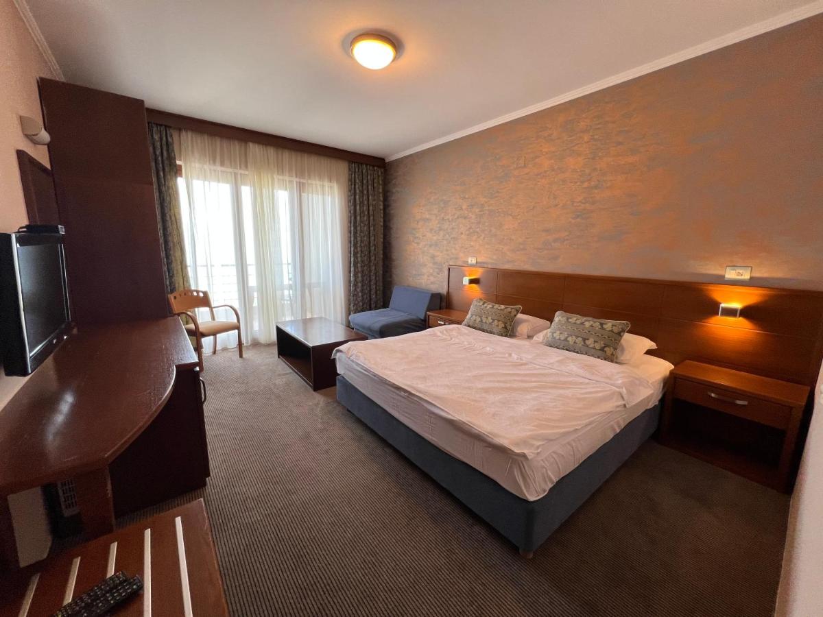 Hotel Millennium - Housity