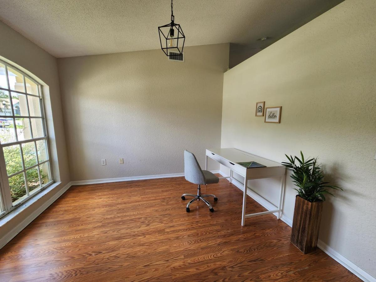 Spacious Private Family Home with Inground pool - Housity