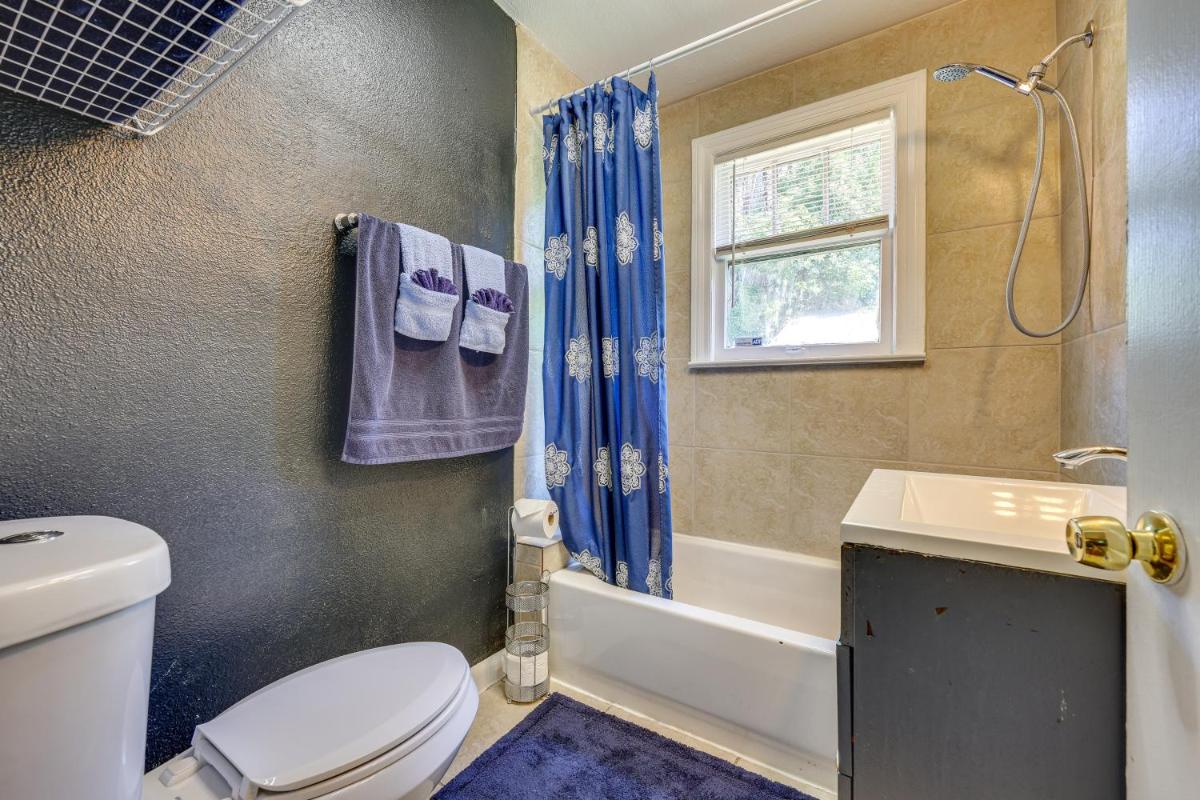 Jacksonville Vacation Rental with Deck! - Housity