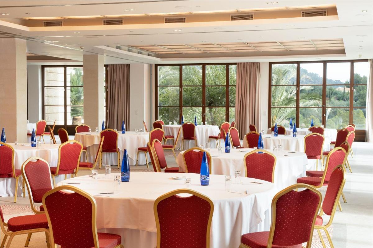 Un restaurante o sitio para comer en Castillo Hotel Son Vida, a Luxury Collection Hotel, Mallorca