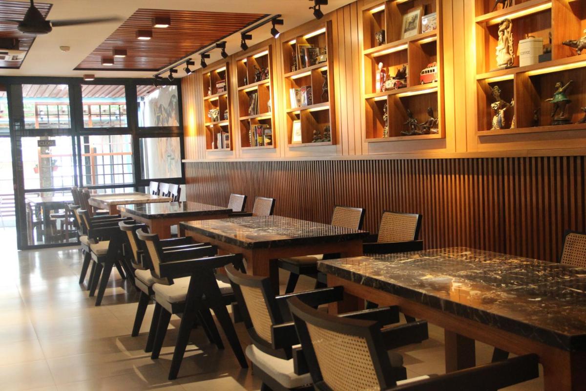 Ivory Hotel Bandung - Housity