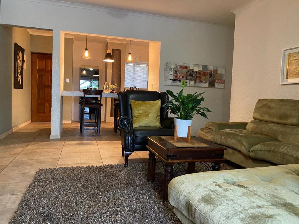 Endonini House Lovely 3 Bedroom - Hizvo