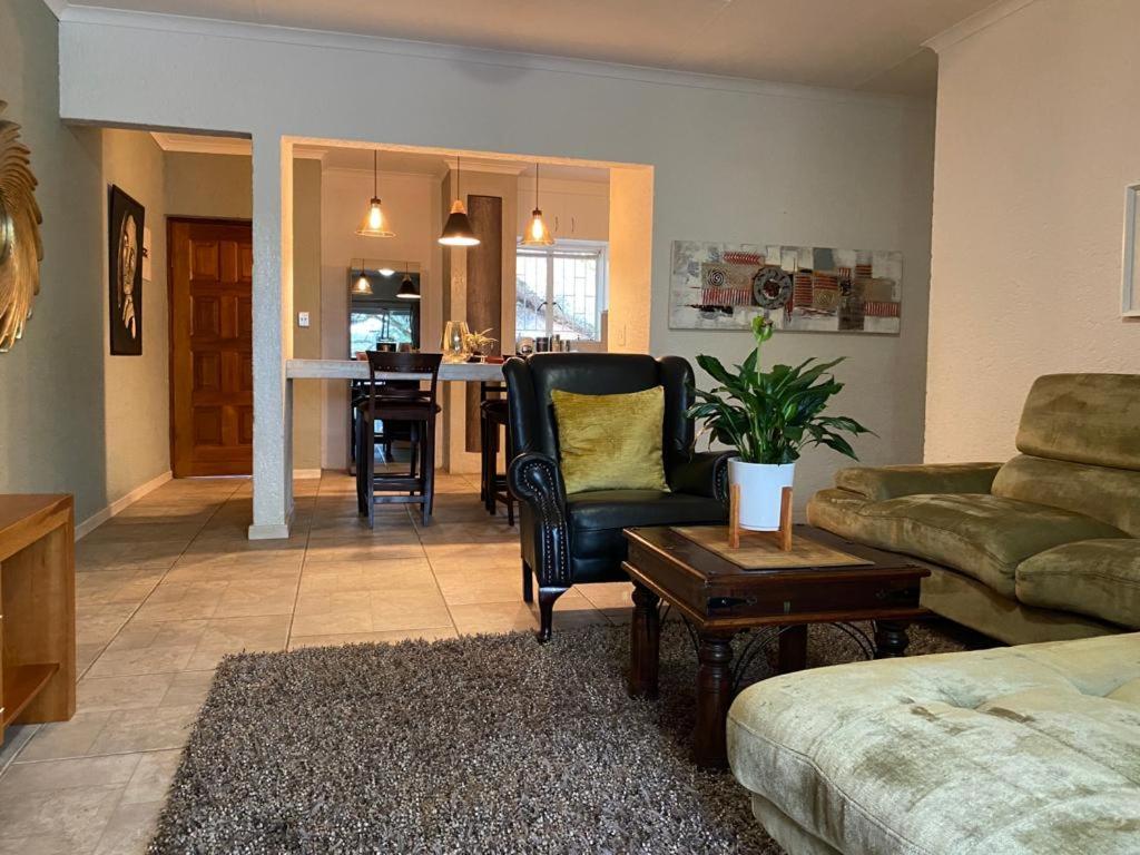 Endonini House Lovely 3 Bedroom - Hizvo