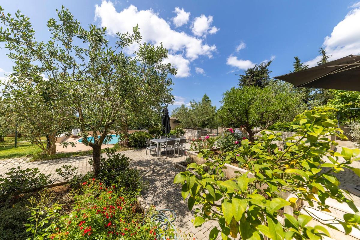 Apartments Vallis Rabiosa - Housity