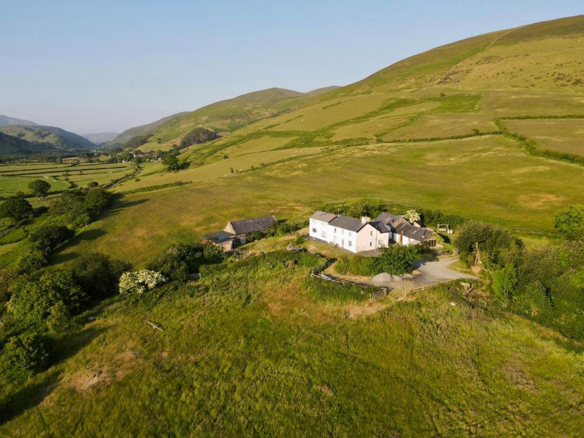 Romantic Snowdonia Cottage with Hot tub, sea & mountain views - Housity
