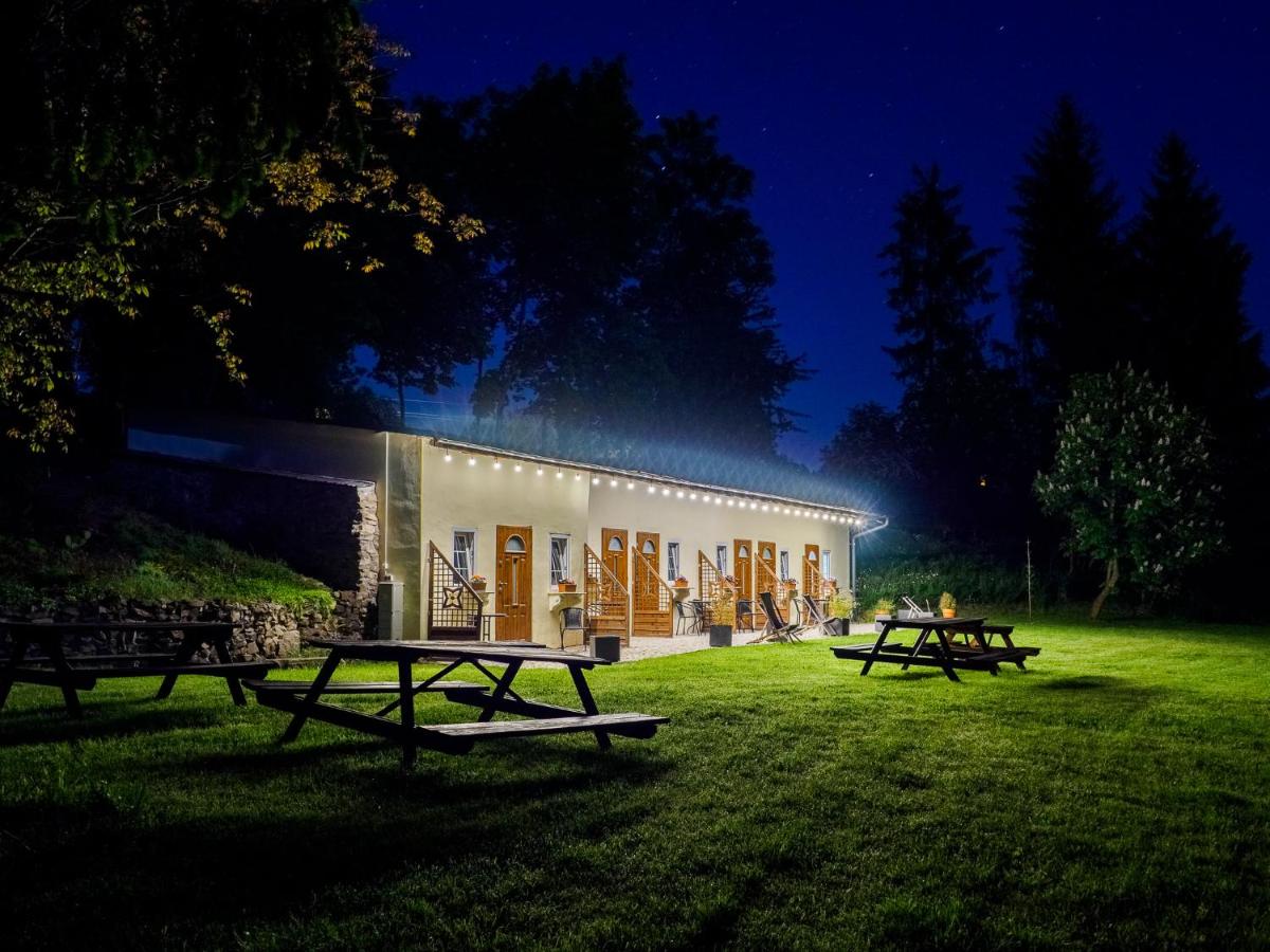 Pokoje w parku i folwarku przy Pałacu Ławica - Housity