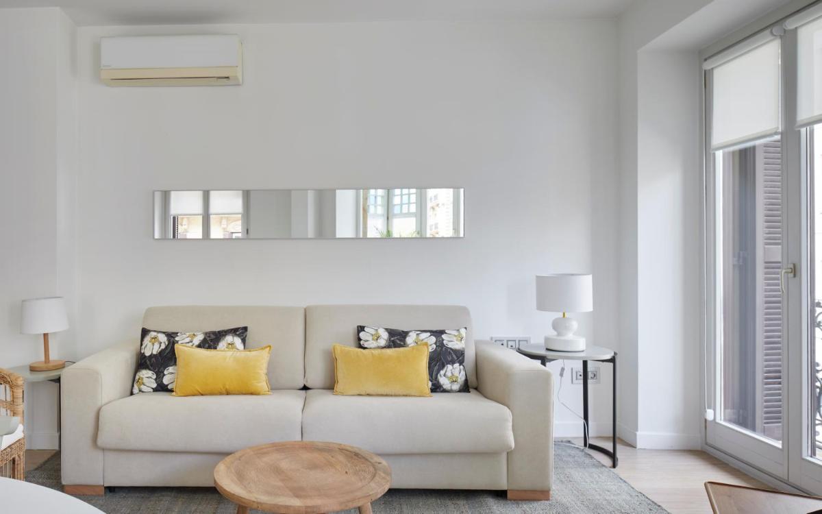 Easo Suite 2B by FeelFree Rentals - Housity