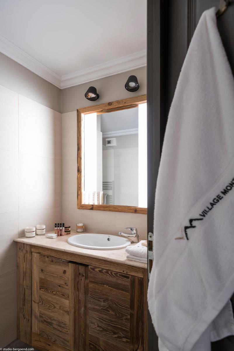 Salle de bains dans l'établissement Hôtel Village Montana by Les Etincelles