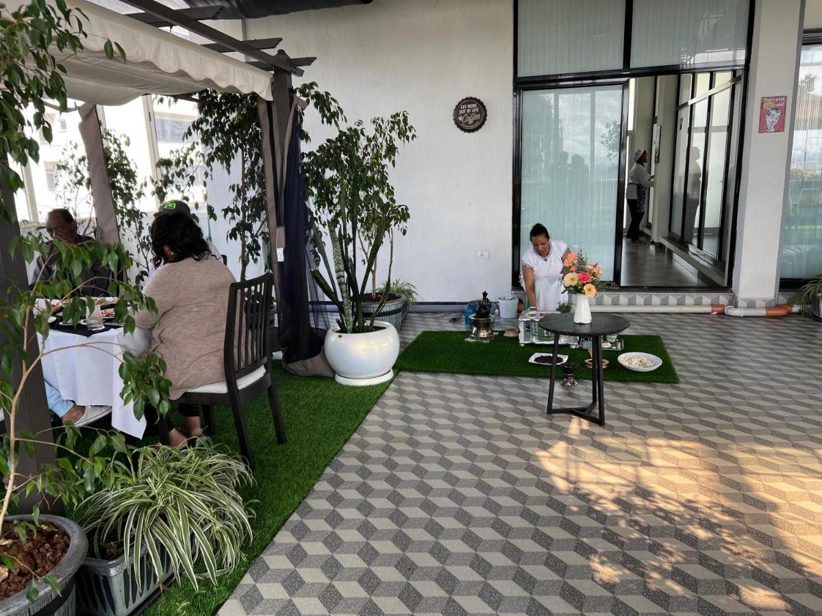 Suitetrails - ECCO Modern Guest House