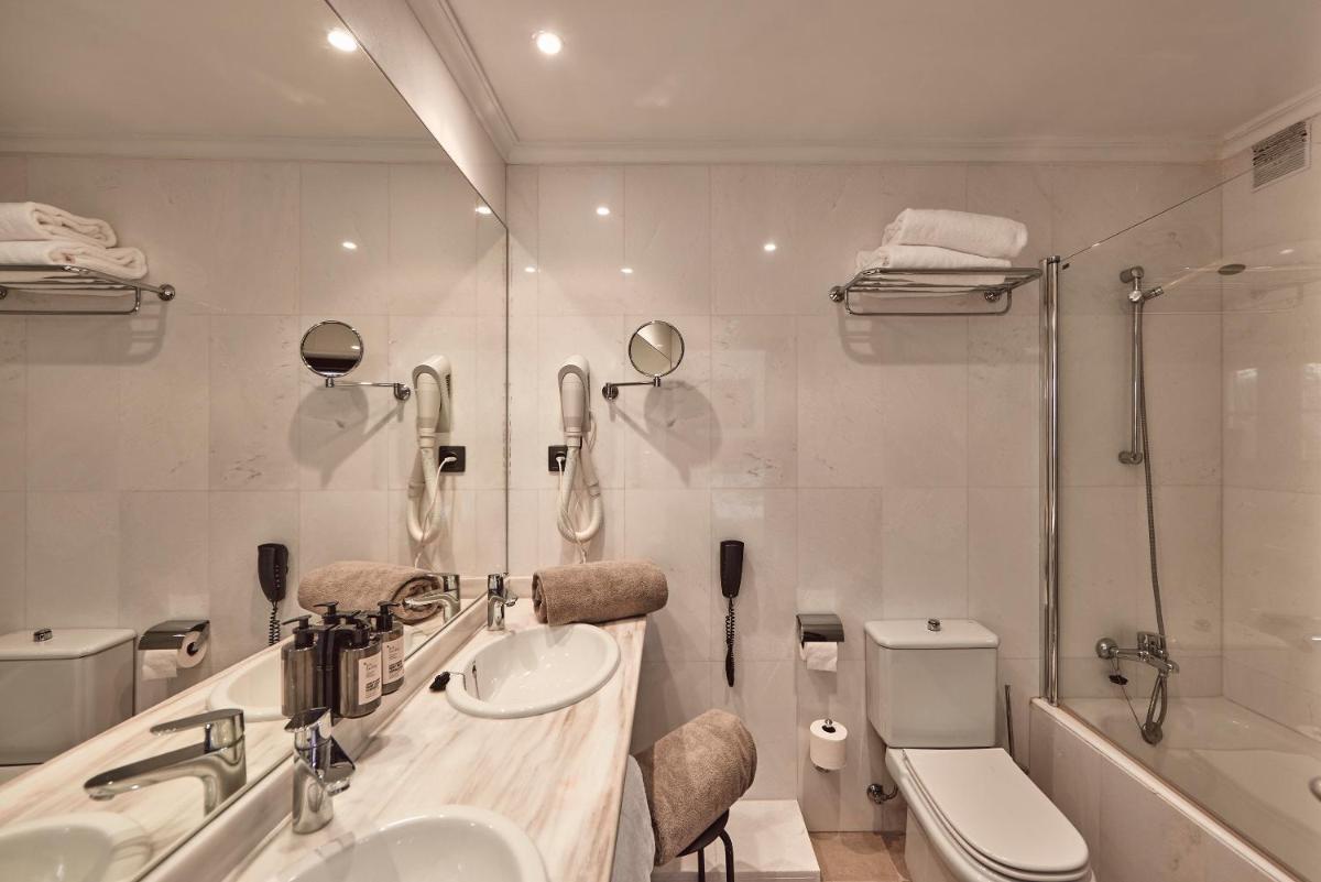 Un baño de Maristel Hotel & Spa - Adults Only