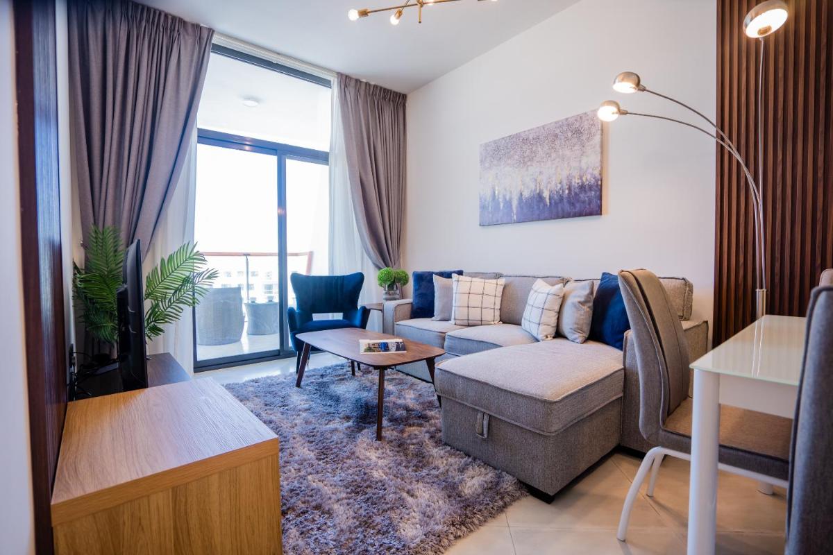 Nasma Luxury Stays - Modern Apartment With Cityscape And Skyline Views - Housity