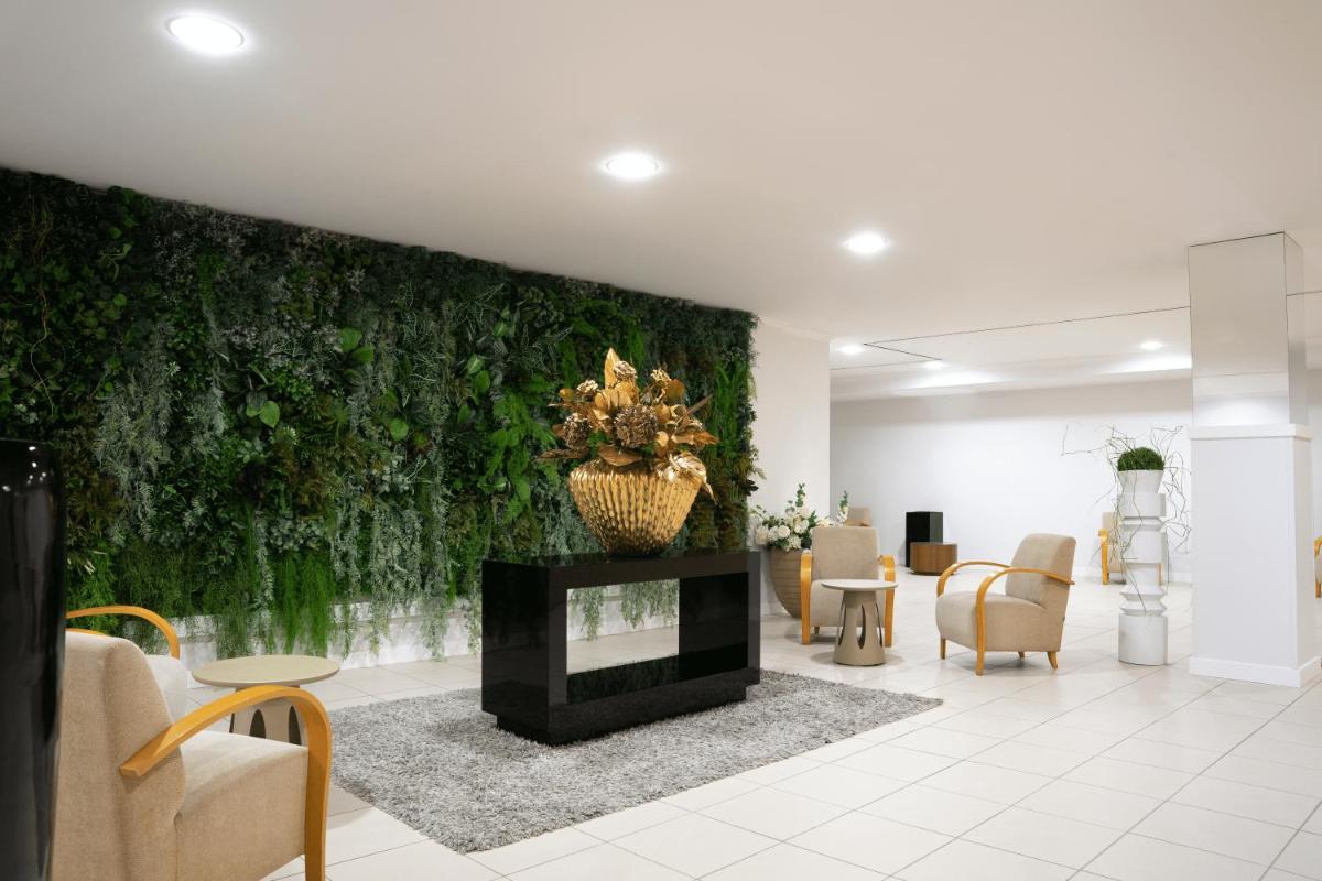 Uma área de estar em Hotel Cristal Vieira Praia & SPA