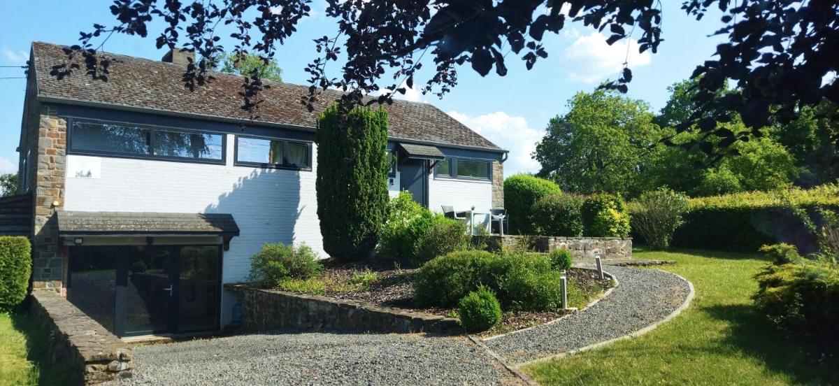 Le Clos des 3 - Vacances avec vue en Ardennes à 5 kilomètres de La Roche - MAISON de 90 m2 avec chambres - avec magnifique jardin - Housity