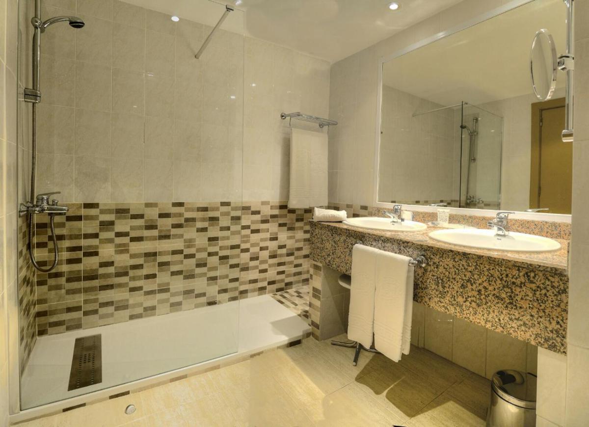 Un baño de Beatriz Toledo Auditorium & Spa
