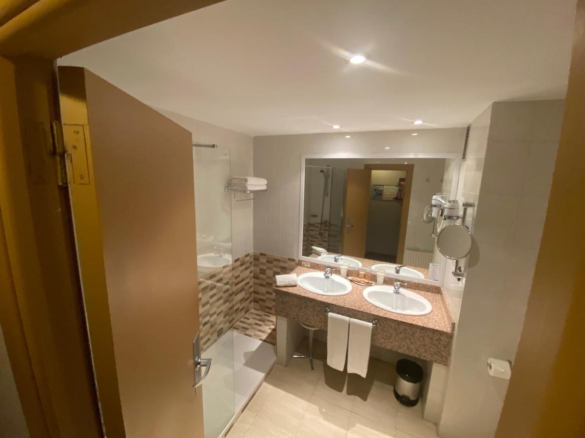 Un baño de Beatriz Toledo Auditorium & Spa