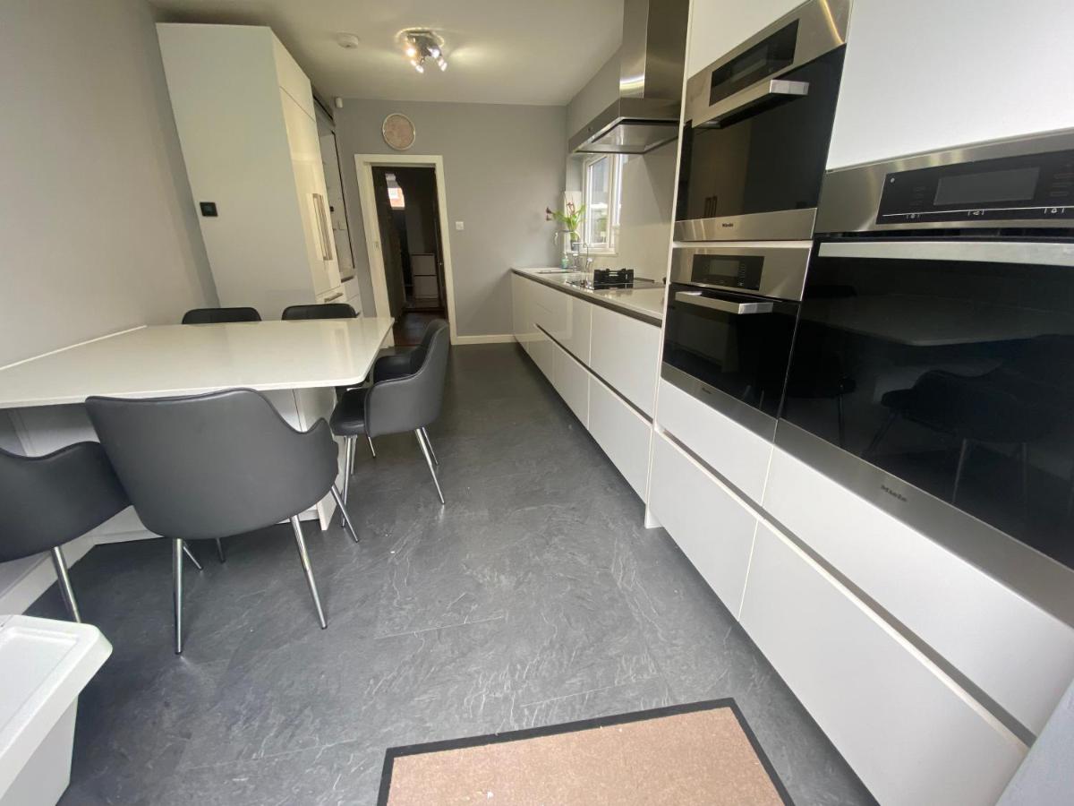 Private rooms in excellent family house ,Zone 3 - Housity