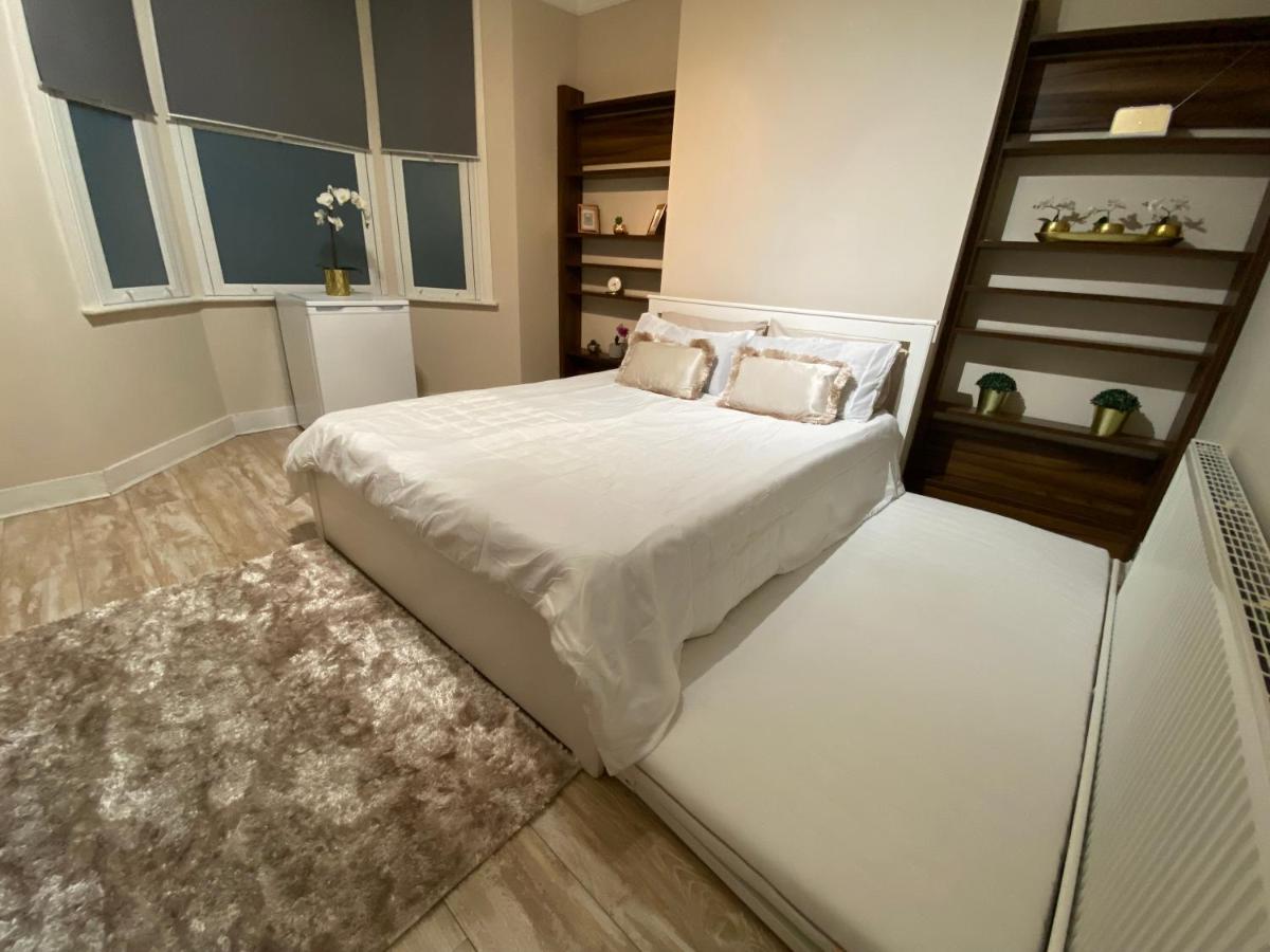 Private rooms in excellent family house ,Zone 3 - Housity