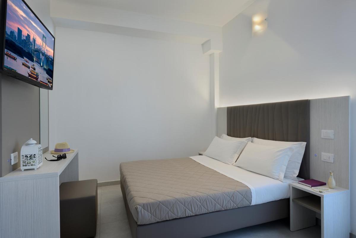 Hotel Aurora - Housity