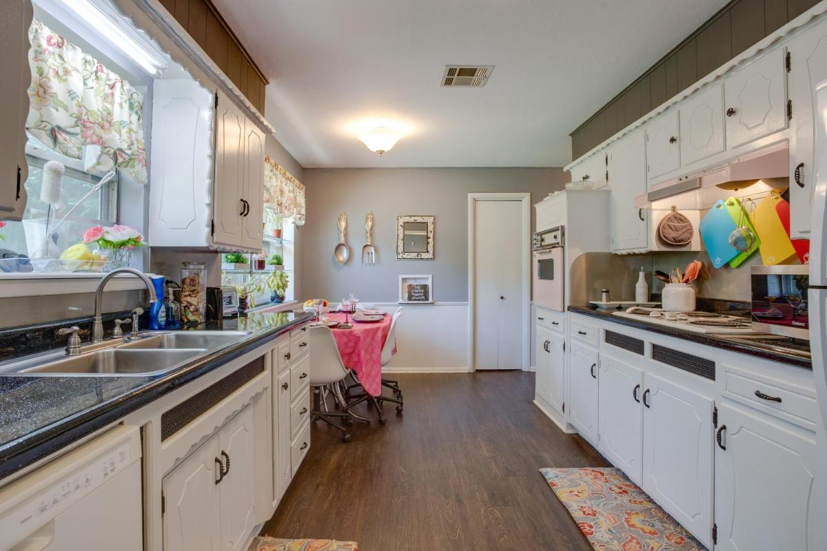 Norman Home with Yard, Walk to Park and OU Campus! - Housity