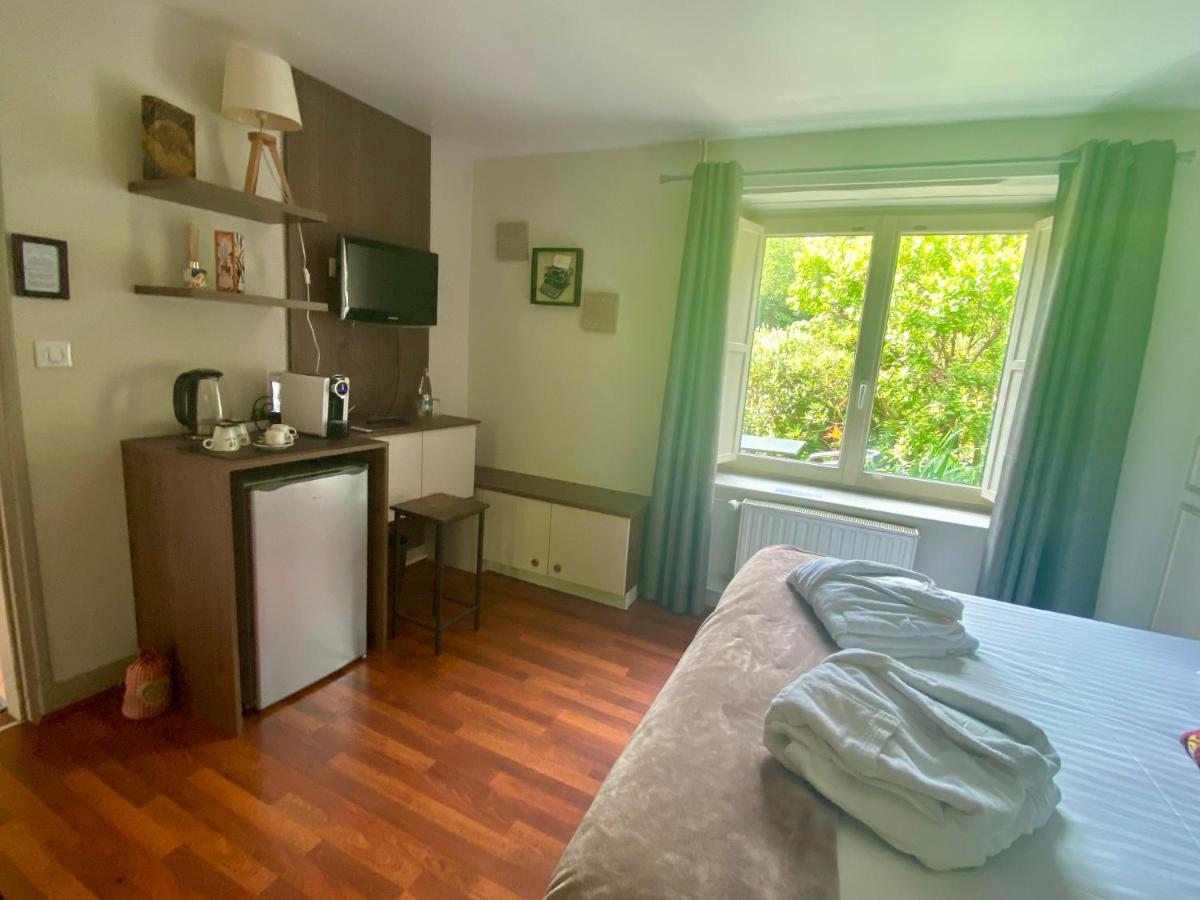Cuisine ou kitchenette dans l'établissement Les Moulins Du Duc ÉCOLODGE