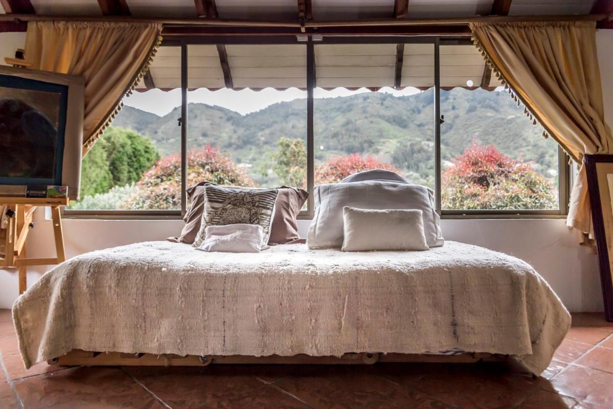 Acogedora Casa Campestre en Chia BBQ Parqueadero Privado incluido - Housity
