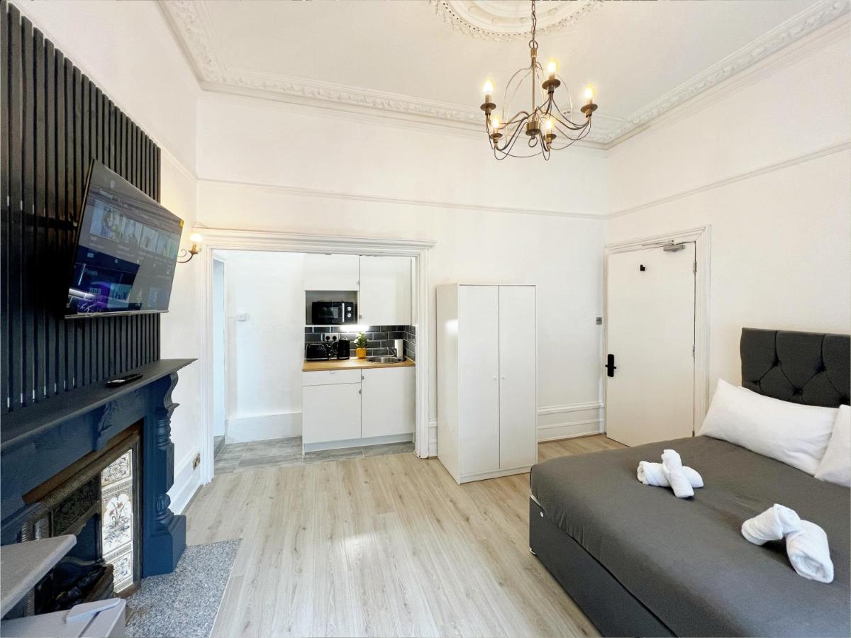 Erin Court Mansions - Suite 10 - Housity