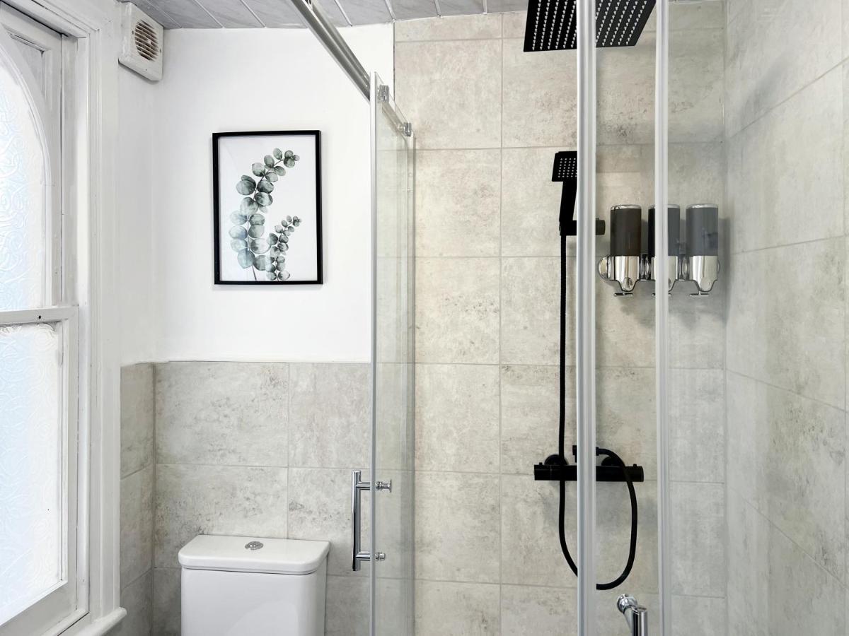Erin Court Mansions - Suite 10 - Housity