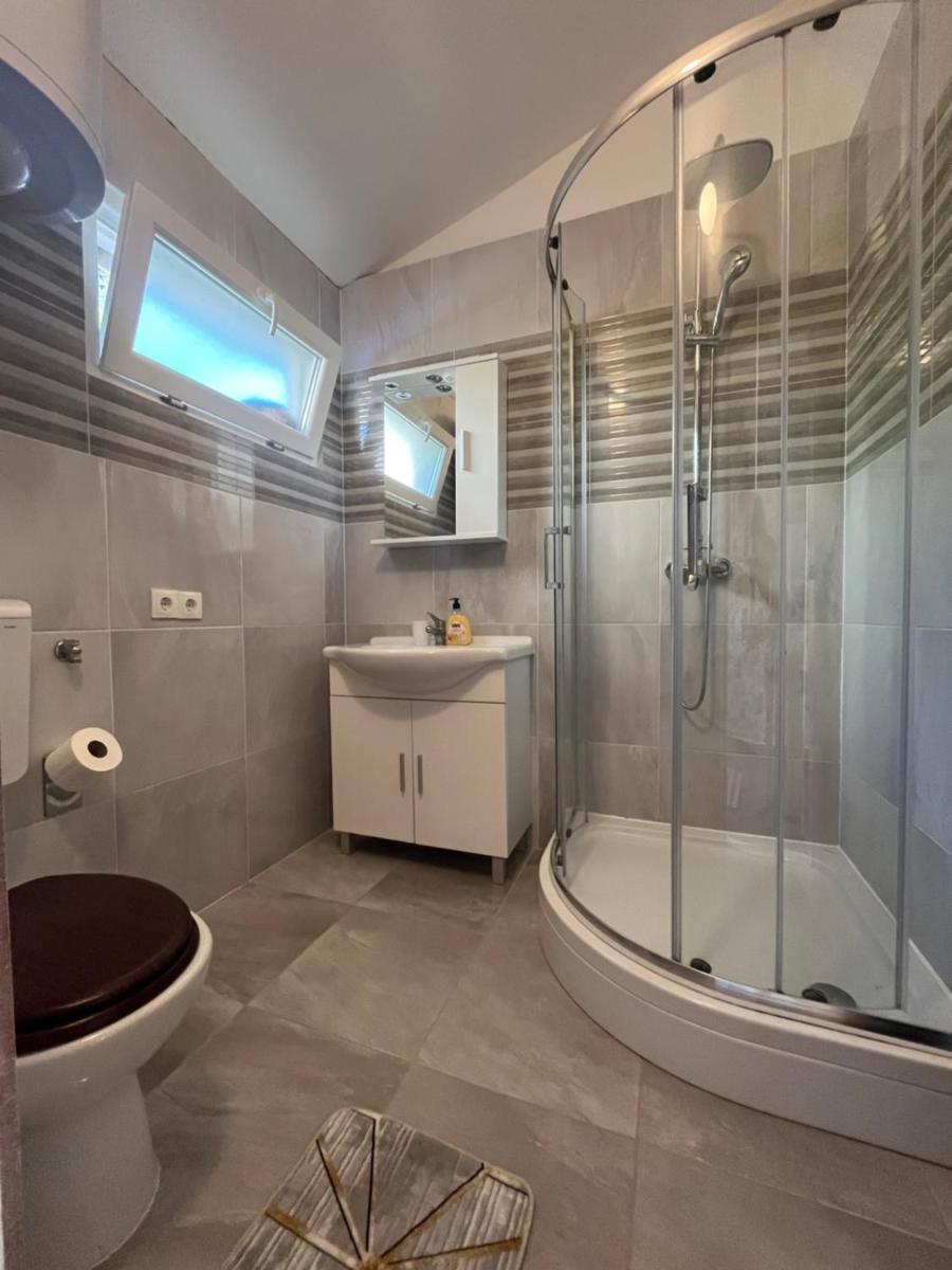 Apartments Peronja Jelsa Seafront - Housity
