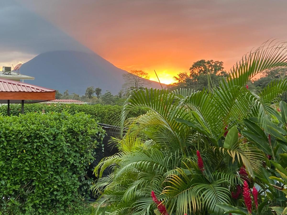 La fortuna cabañas Kwepal vista al volcan Arenal - Housity