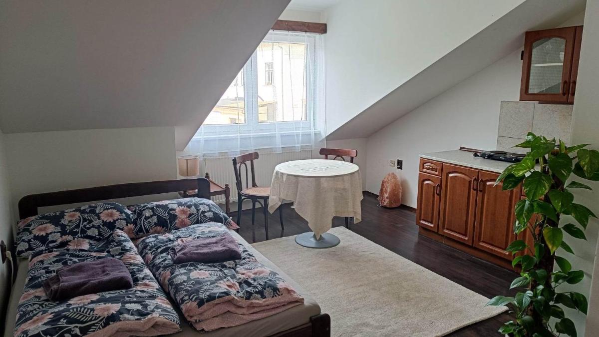 Hobití doupě - Housity