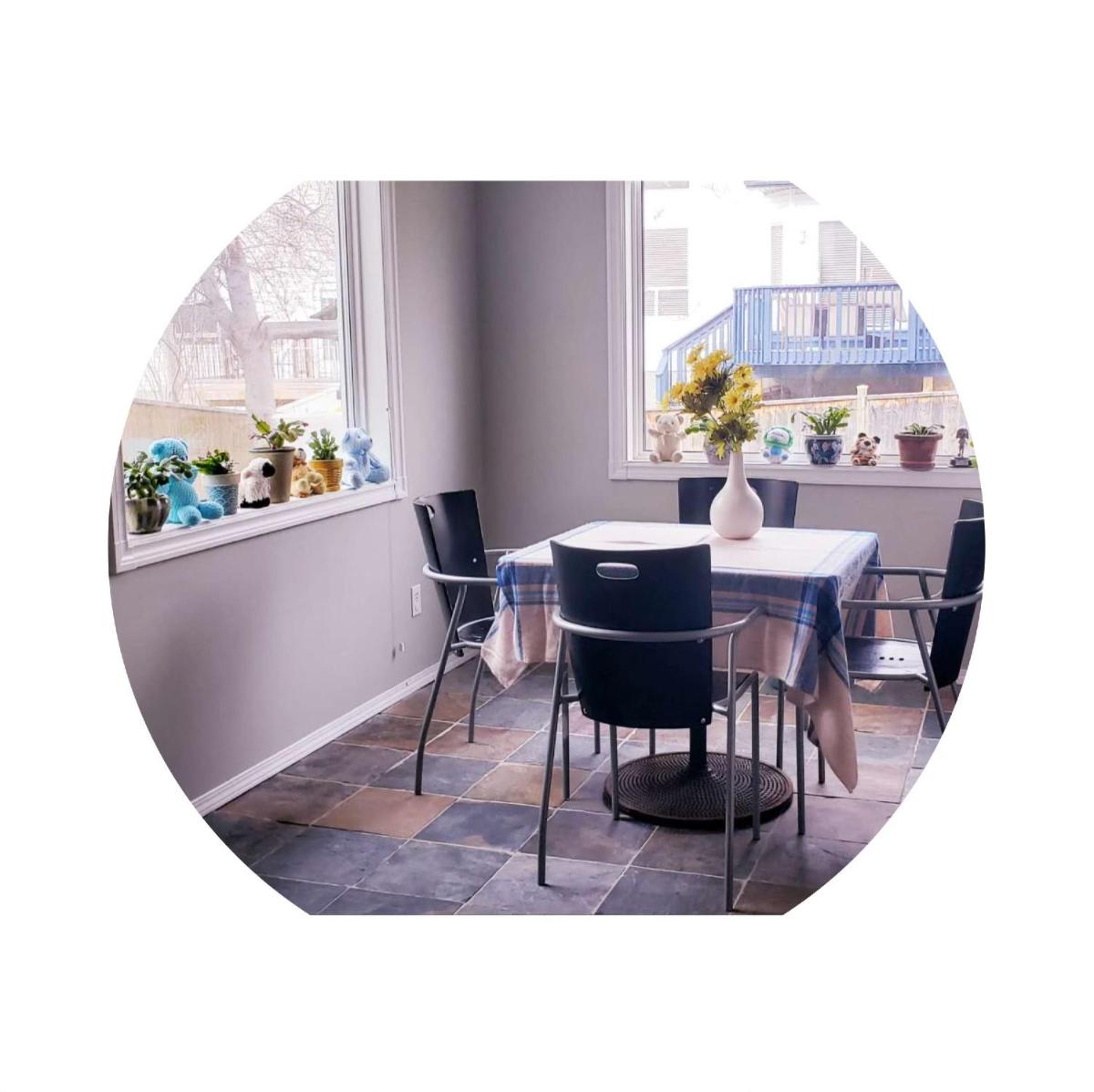 Gorgeous cozy home close LRT&UC&free parking - Housity