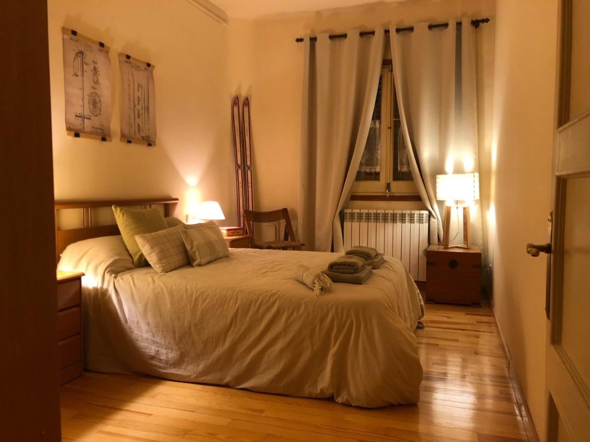 Maison Biscuit. Apartament a la plaça de la vila - Housity