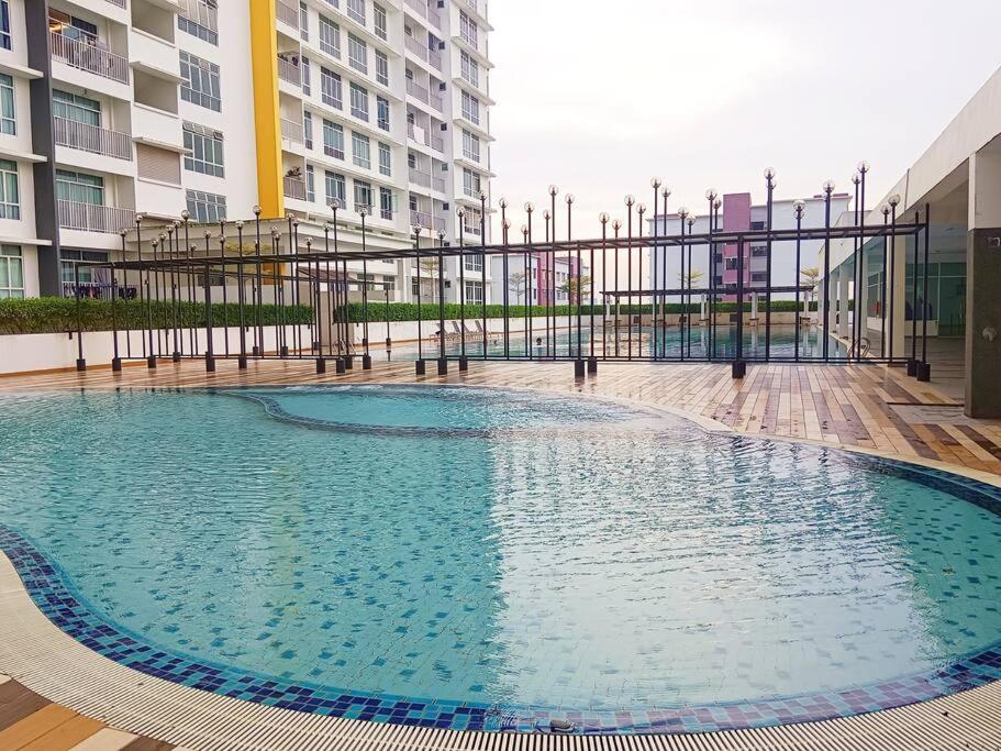 Suitetrails - Twin Danga, Near CIQ 3BR 9PAX, Perling-Woodlands Sea view,Hint