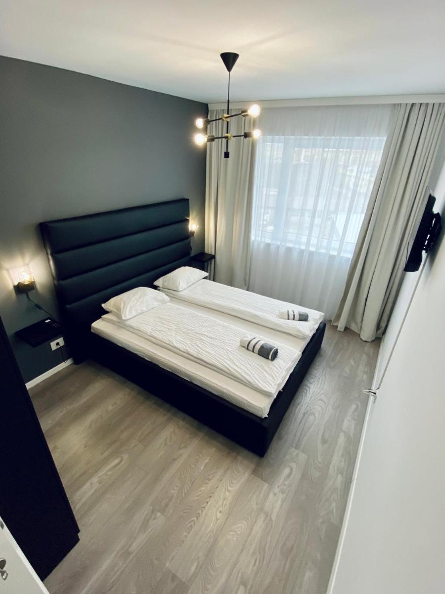 Suitetrails - HappyHome Central Deluxe Apartments