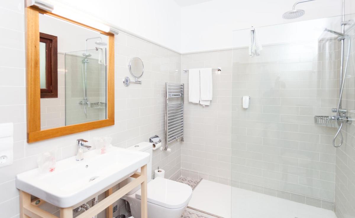 Un baño de Hotel El Guía