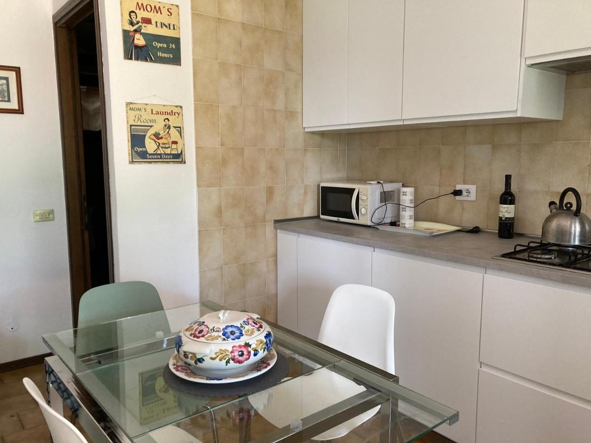 Lallas Home with garden and lake view - Housity