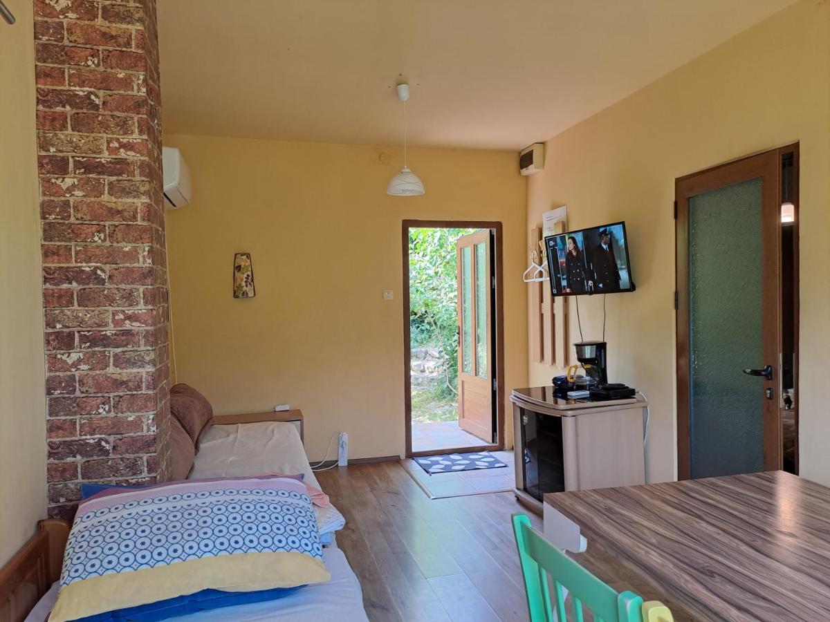 Yellow villa - Housity