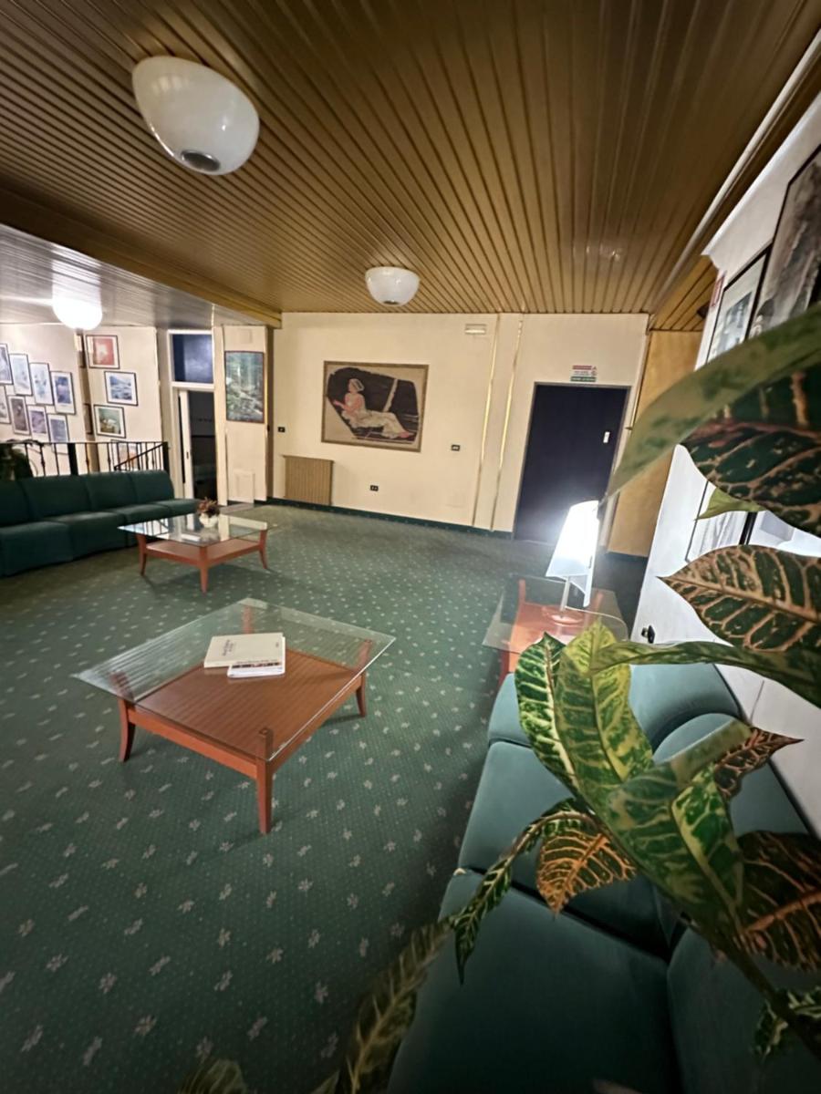 HOTEL ATENA - Housity
