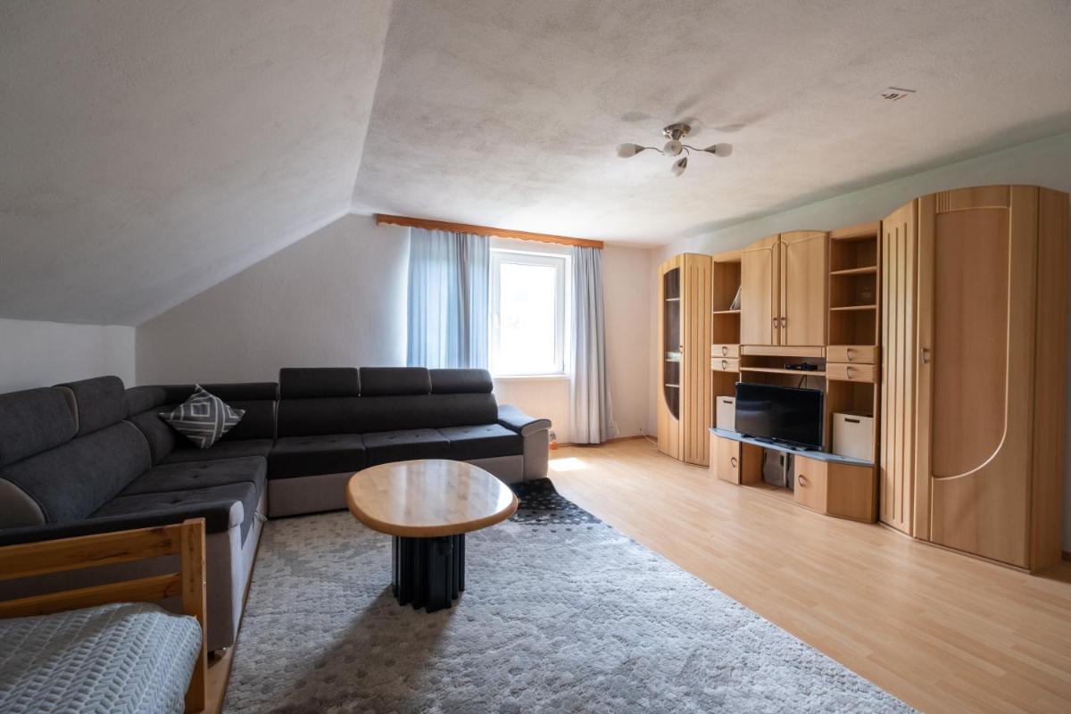 River Bank Apartments & Castle view - Housity